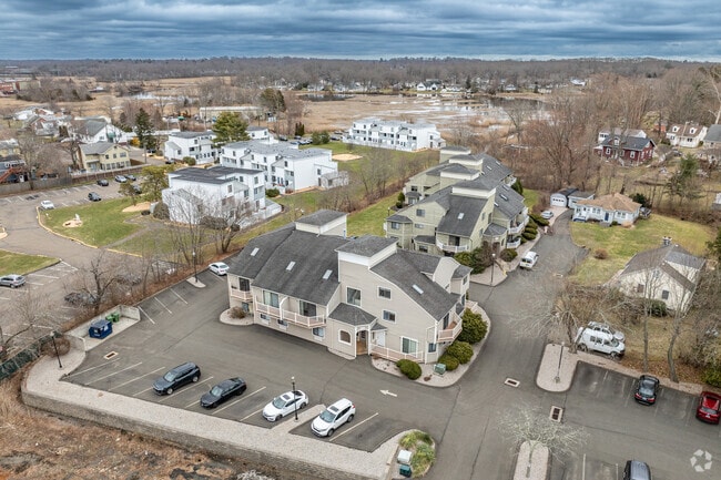 Building Photo - Valley Court