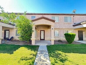 Building Photo - 2524 Adelante Ave