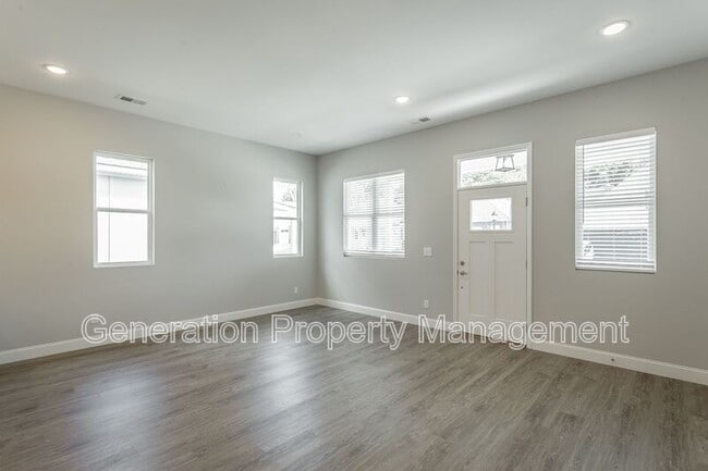 Building Photo - 549 Strong Ave