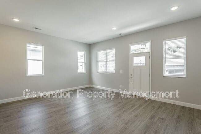 Foto del edificio - 549 Strong Ave