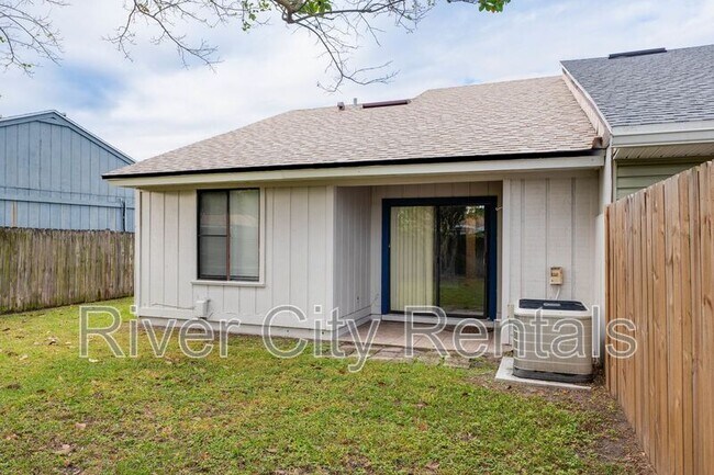 Foto del edificio - 2443 N Seabury Pl