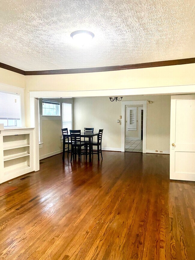 Building Photo - 513 10th Ct S