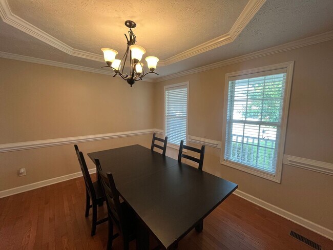 Building Photo - Spacious 4 Bed, 2.5 Bath Home in Westgate