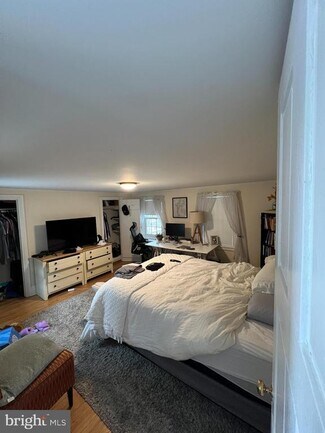 Building Photo - 200 Nassau St