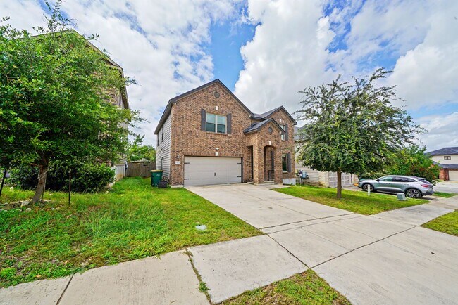 Foto del edificio - Spacious Home with Office, Game Room & Solar Panels Near Randolph AFB - Realtor Commission: $500
