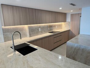 Building Photo - 1717 N Bayshore Dr