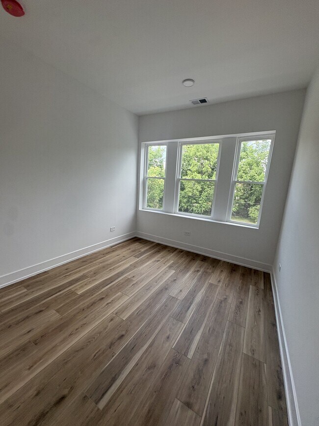Foto del edificio - 239 W 74th St