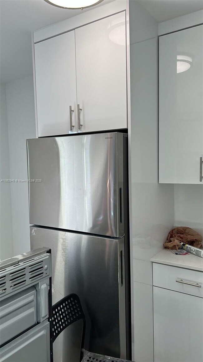Foto del edificio - 615 NE 3rd St