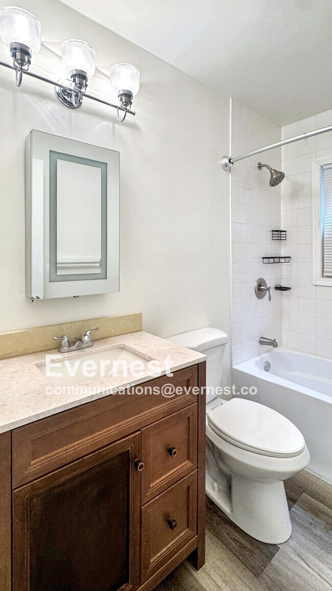Foto del edificio - 17602 Vaughan St