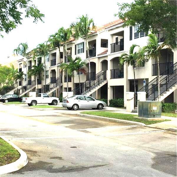 Foto del edificio - 5800 W Sample Rd
