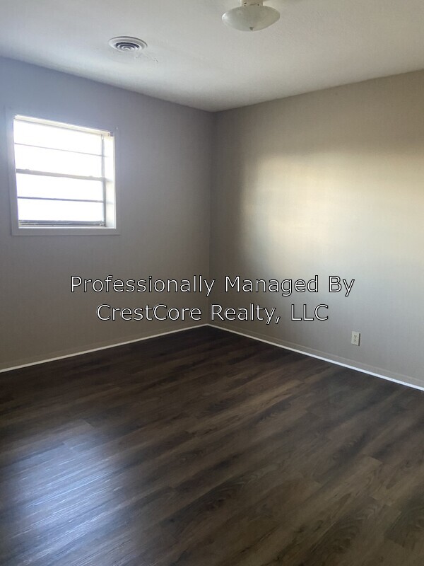 Building Photo - 110-130 McCullough Ave