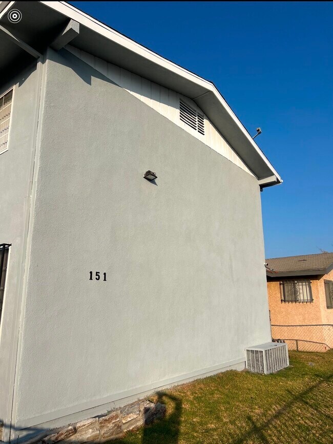 Building Photo - 151 E 95th St