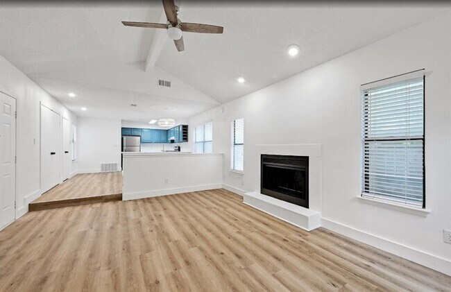 Foto del edificio - 2407 Winsted Ln