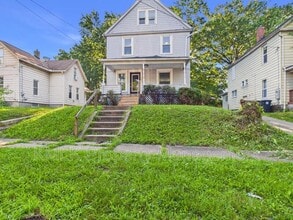 Building Photo - 701 Kling St
