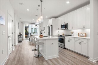 Building Photo - 396 Pratt Dr SE