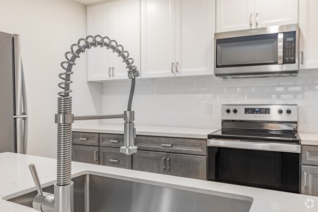 2HAB, 2BA -960 ft² - Mariposa