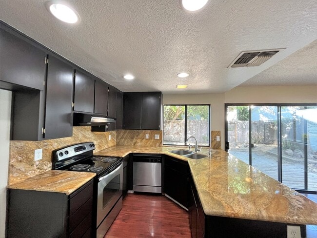 Building Photo - 2272 Sandcastle Way