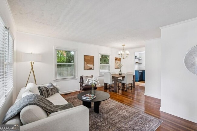 Photo - 1136 Gilbert St SE House