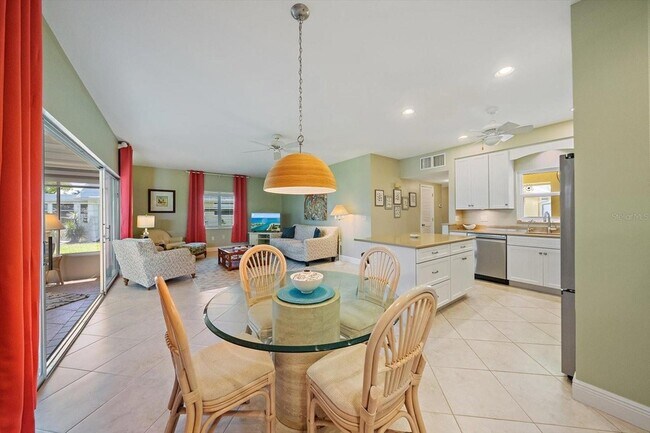 Foto del edificio - 5869 Tidewood Ave