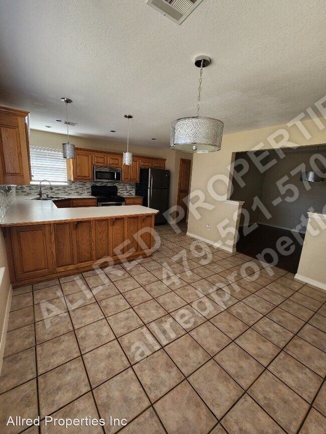 Building Photo - 3 br, 2 bath House - 5115 S. 60th Place