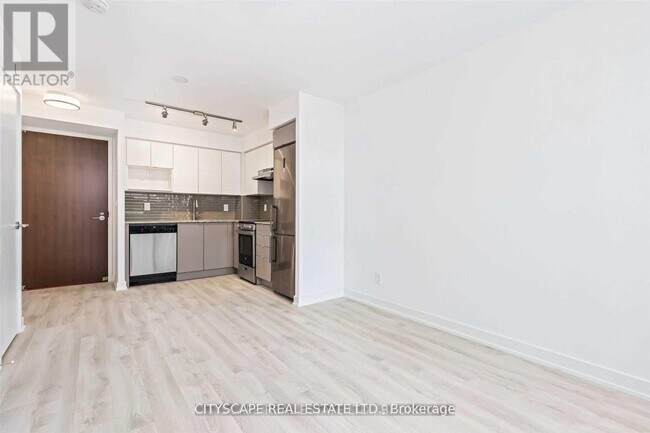 Building Photo - 120-120 Varna Dr