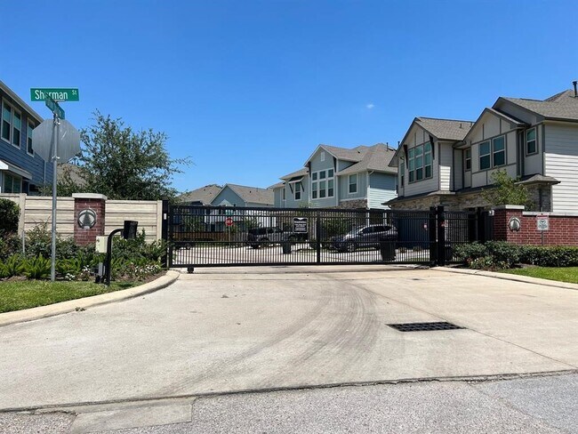 Building Photo - 4743 Glen Isle Dr