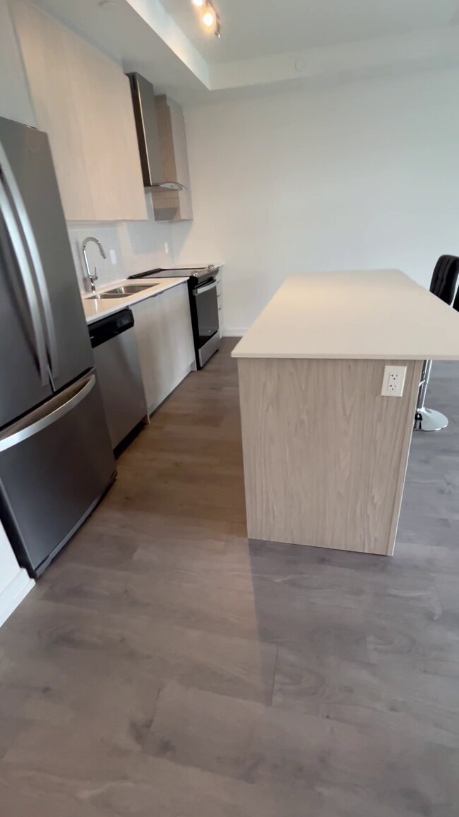 Photo du bâtiment - 55-855 Duke St W