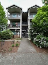 Building Photo - 7128 N Richmond Ave