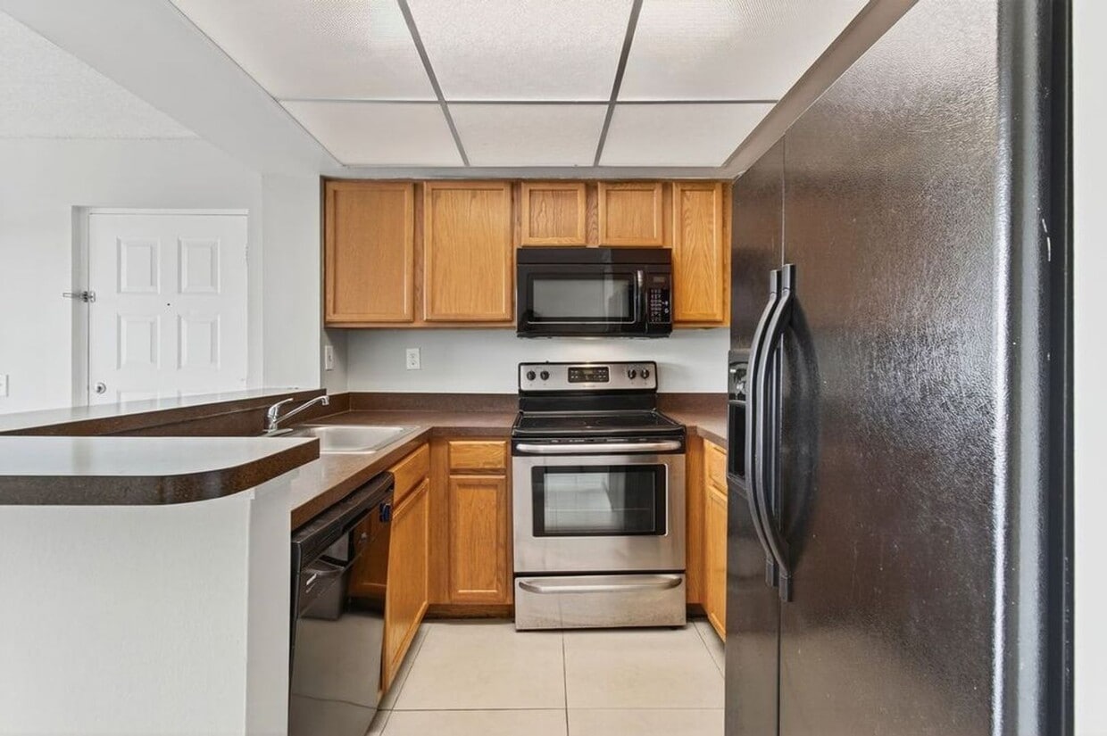 ONE BEDROOM ONE BATHROOM! WATERFRONT COMMU... - ONE BEDROOM ONE BATHROOM! WATERFRONT COMMU...