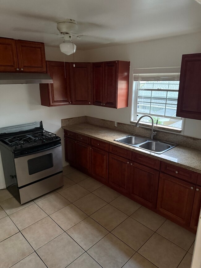Kitchen - 1918 E 1st St