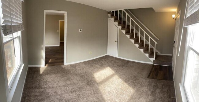 Foto del edificio - 112 State Rd S-42-7449