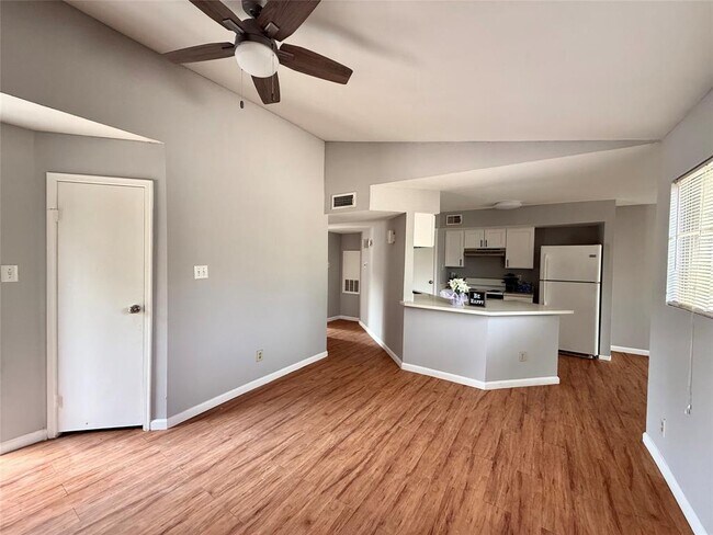 Foto del edificio - 7200 W T C Jester Blvd