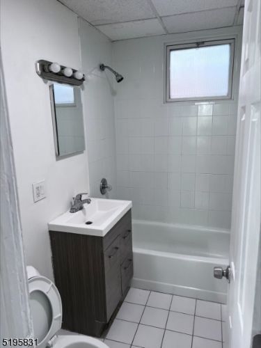 Foto del edificio - 968 W Grand St