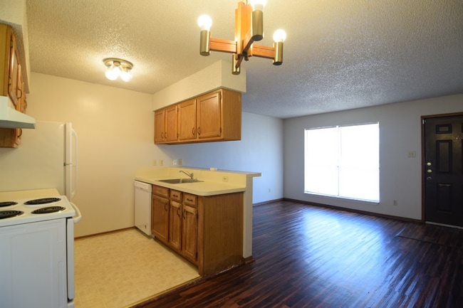 Building Photo - 1604 Kelly Dr