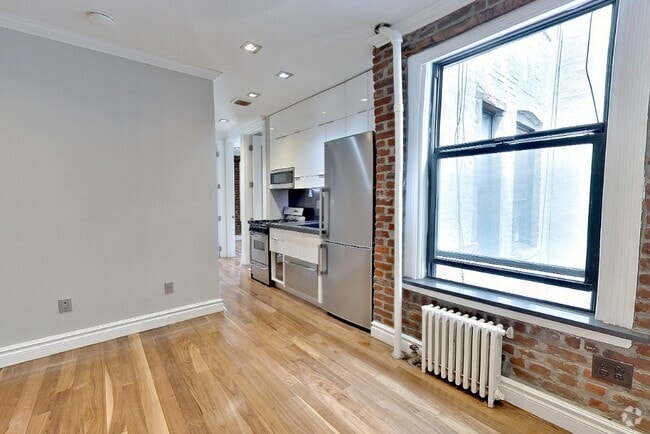 Building Photo - 410 E 13th St