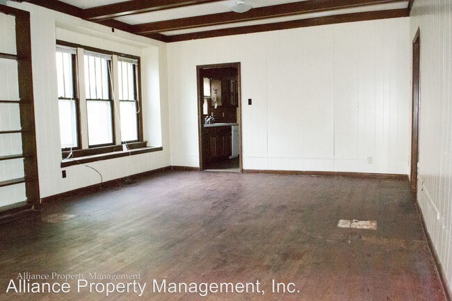 Building Photo - 323 N 15th St