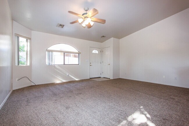 Foto del edificio - 8509 E Leigh Dr