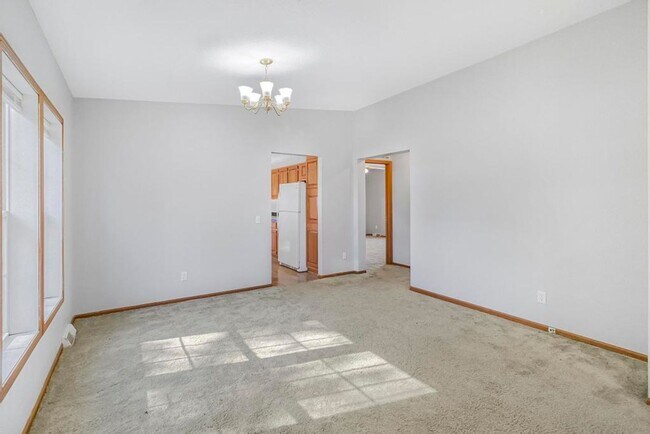 Foto del edificio - Nice 3bed/2bath home w/fenced in yard