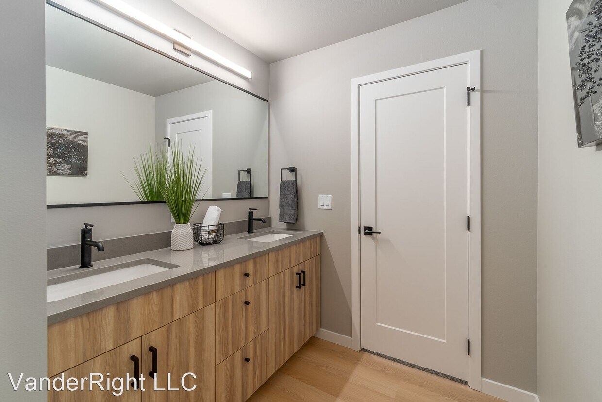 Foto principal - 3 br, 2.5 bath House - 504 N Harper Ave