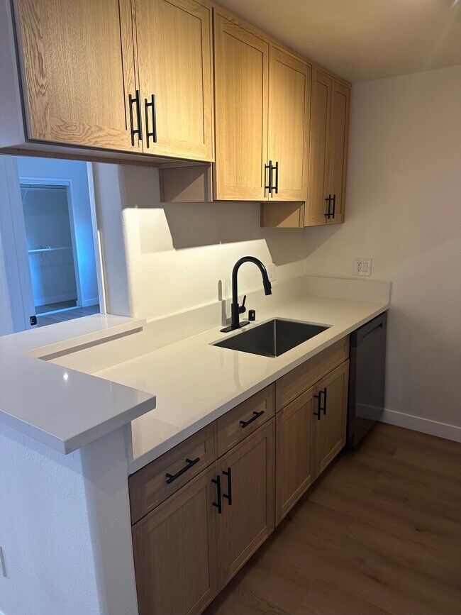 Foto del edificio - 1337 South Bundy Drive