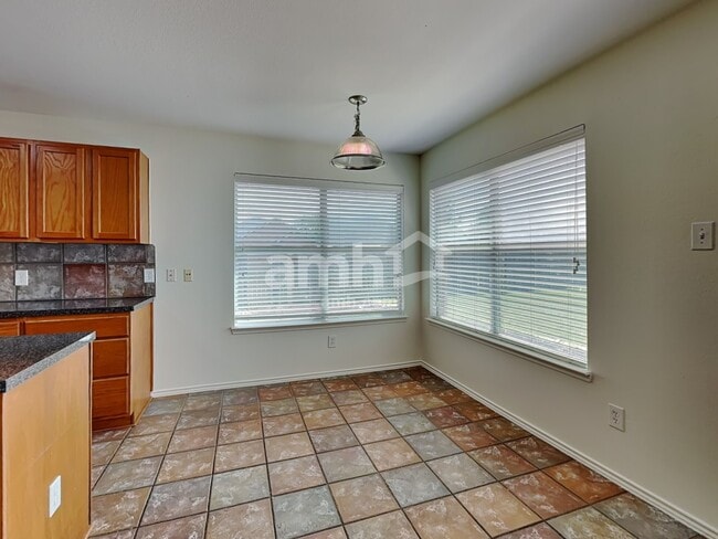 Building Photo - 101 Foxtail Ct