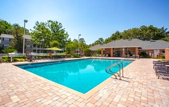 Building Photo - Lake Crossing Apartments