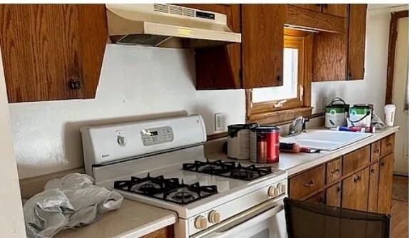 Placa de gas en la cocina - 529 E Wood St