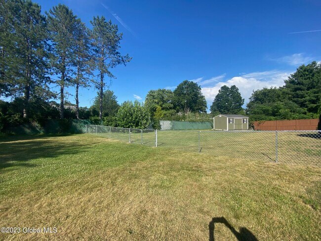 Foto del edificio - 111 Stone Ridge Ct