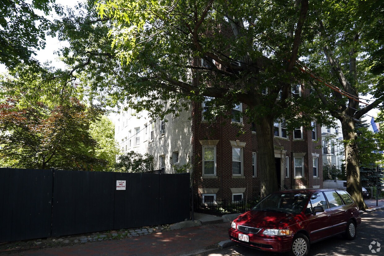 Building Photo - 214 Chestnut St