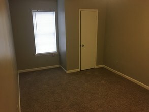 Building Photo - Cross Creek Apartments