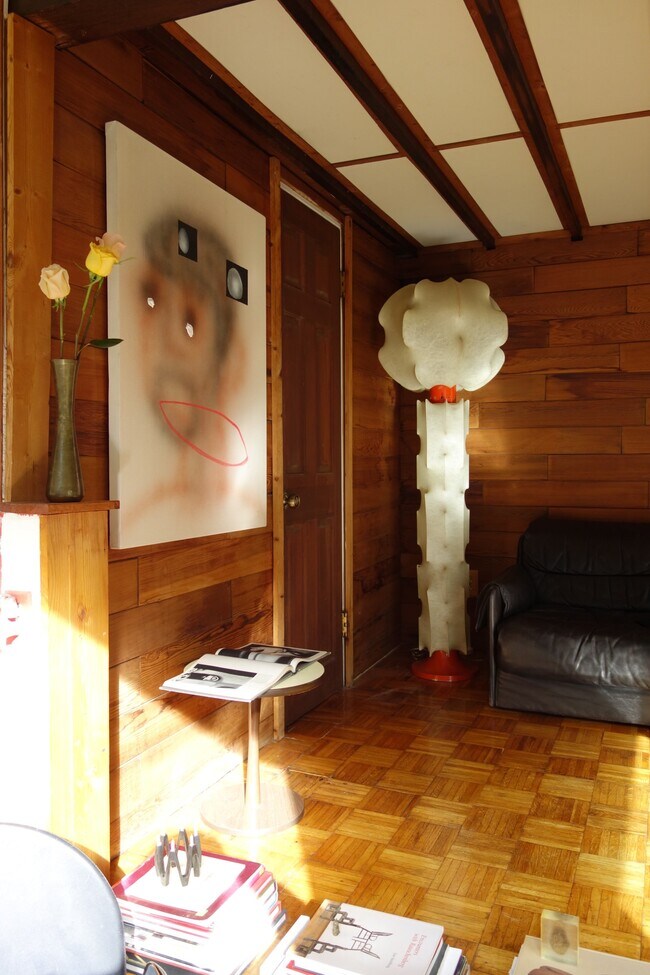 Foto del edificio - 2252 Laurel Canyon Blvd