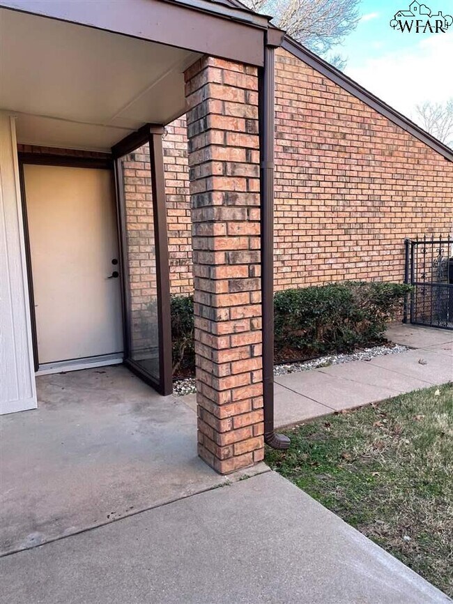Building Photo - 4211 Picasso Dr