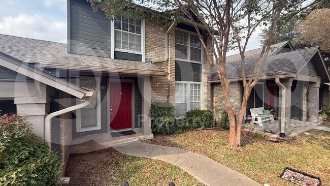 Foto del edificio - 1015 E Yager Ln