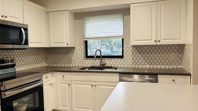 Building Photo - 9521 Boca Cove Cir